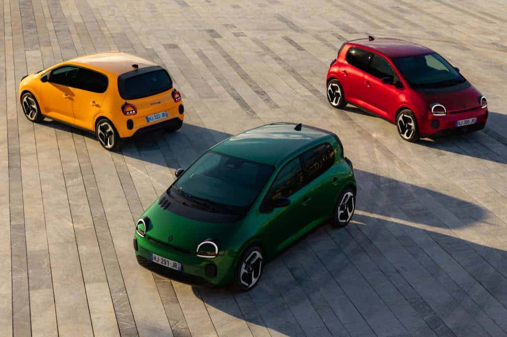 Renault Twingo Range Rot Grün Gelb E-Tech elektrisch aus der Vogelperspektive