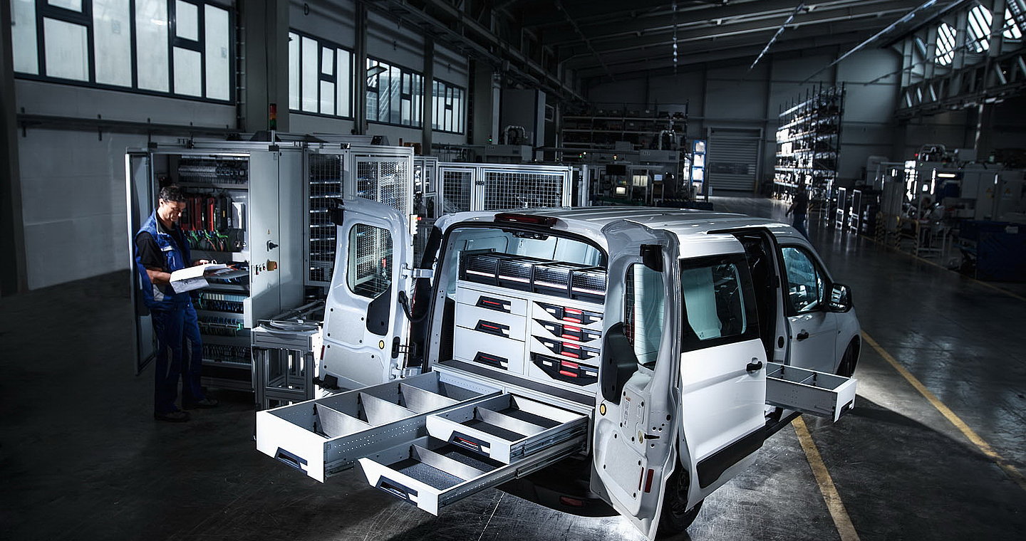 Fahrzeugeinrichtungen und Ausbauten für Renault Servicefahrzeuge und Montagetransporter von Flexmo Kögl
