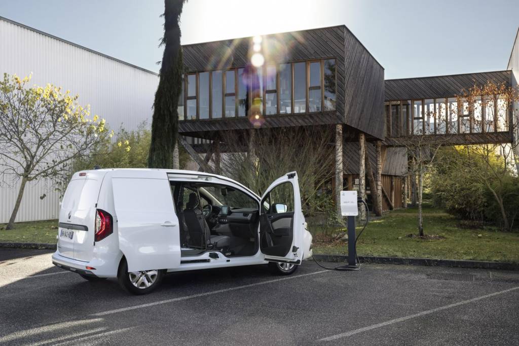 Open Sesame beim Renault KANGOO E-TECH electric Autohaus Schouren