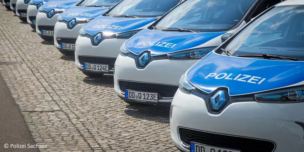Polizeifahrzeuge von Renault Autohaus Schouren